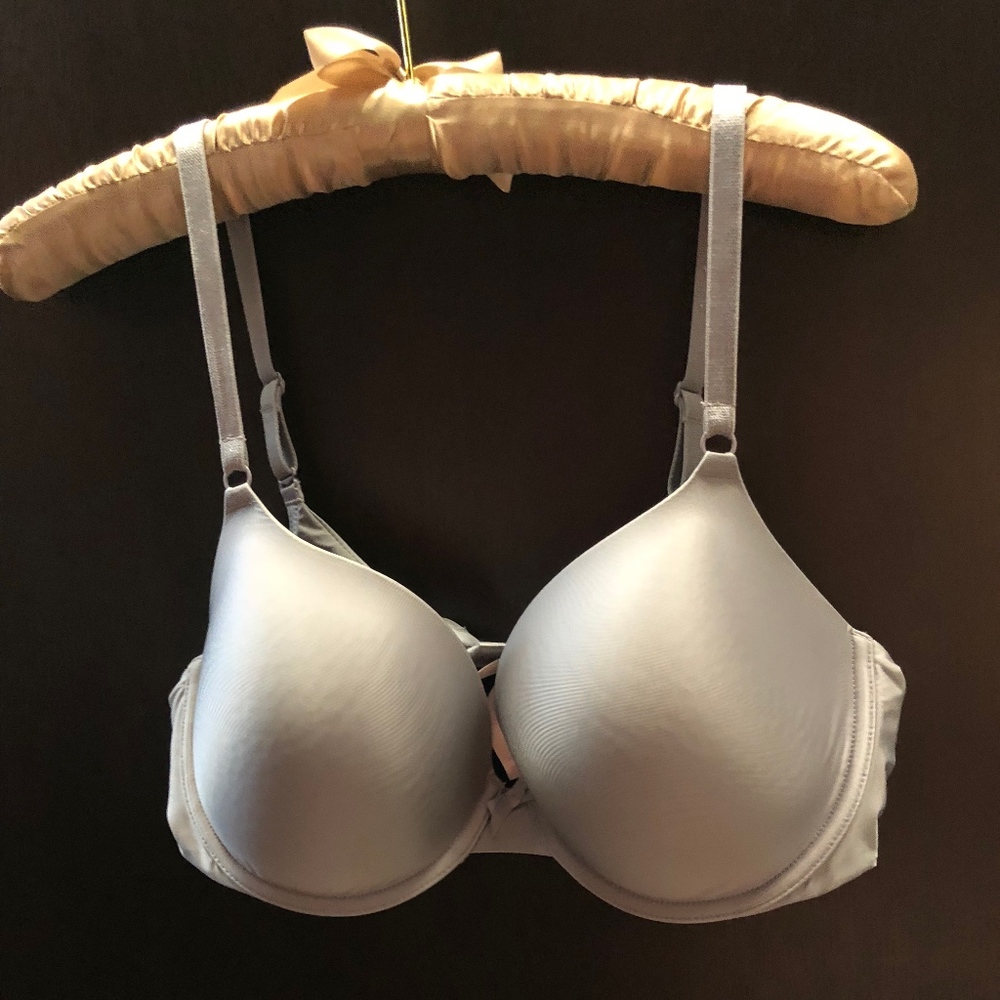 VICTORIAS SECRET BRA